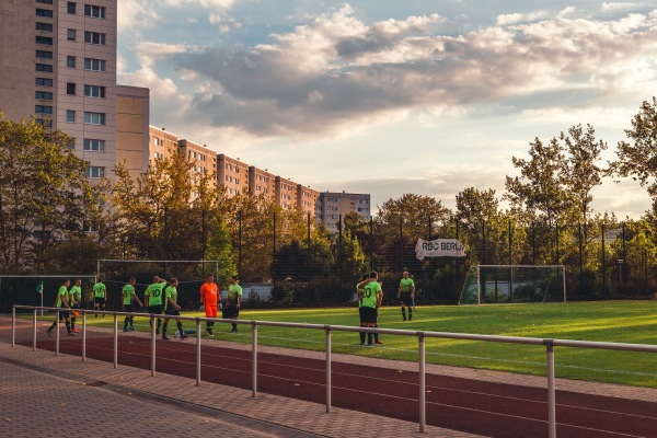 Sportplatz Franz-Stenzer-Straße - Berlin-Marzahn