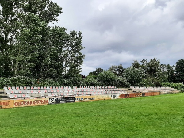 Stadion an der Landesgrenze - Hamburg-Wilhelmsburg