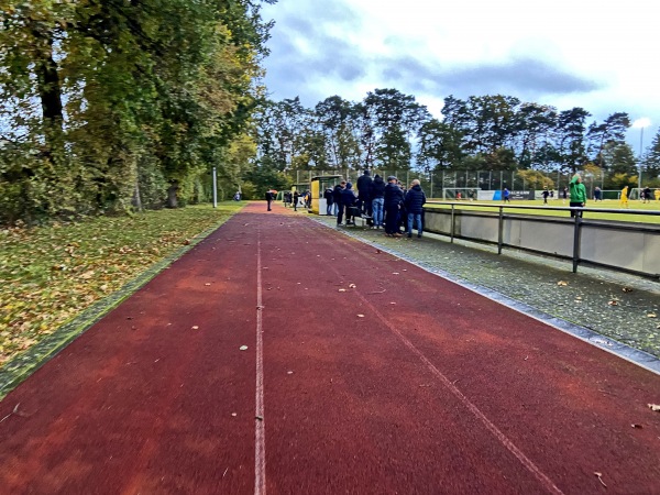 Sportplatz Schatenweg - Paderborn-Schloß Neuhaus