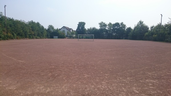 Sportplatz Wildwiese - Wolken bei Koblenz