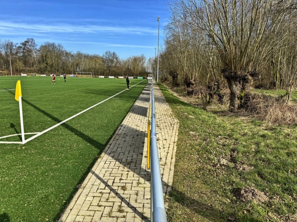 Sportplatz im Felde - Nieheim-Eversen