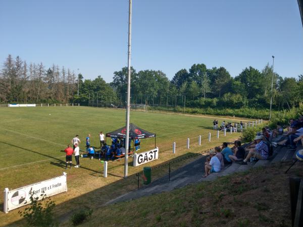 Sportplatz an der Schule - Ludwigsau-Friedlos