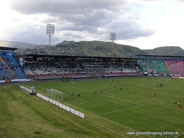 Estadio Nacional Chelato Uclés - Tegucigalpa