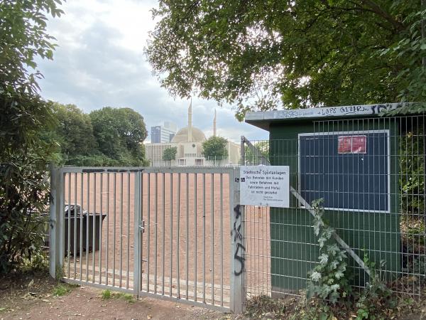 Prälat-Wolker-Anlage / Bezirkssportanlage Mitte Platz 2 - Köln-Ehrenfeld