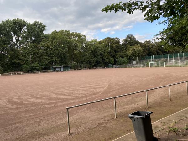 Prälat-Wolker-Anlage / Bezirkssportanlage Mitte Platz 2 - Köln-Ehrenfeld