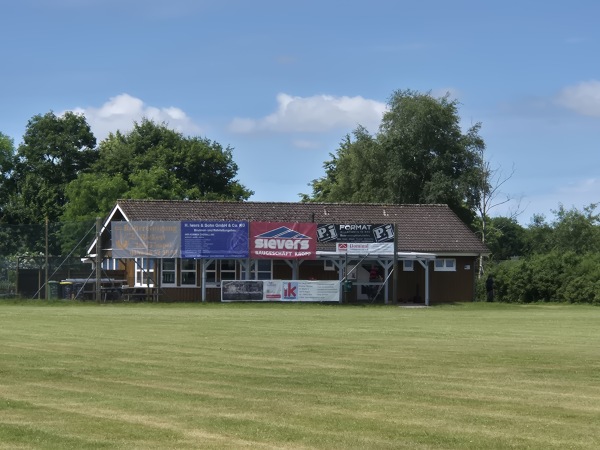 Sportplatz an der Schule - Stapel-Süderstapel