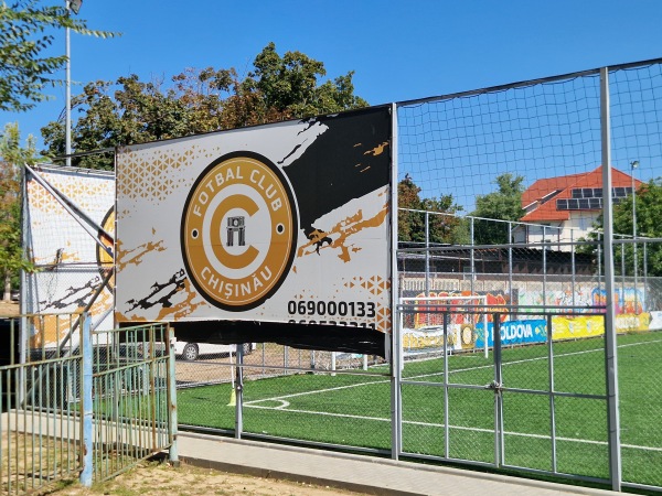 Teren de fotbal Liceului Teoretic Dante Alighieri - Chișinău