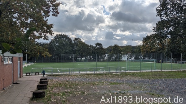 Sportplatz im Gleisdreieck - Bielefeld-Brackwede