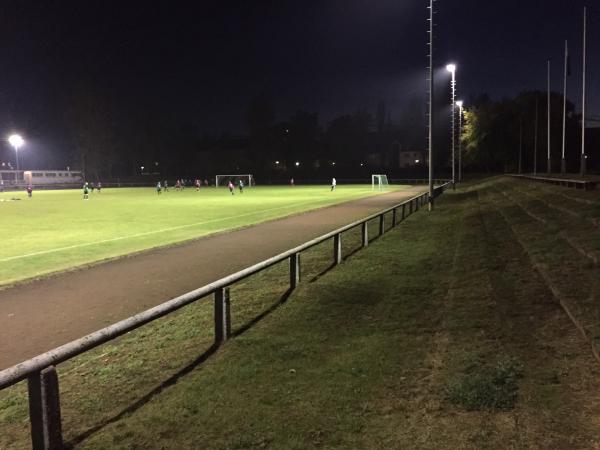 Aufbau-Sportplatz - Eisenhüttenstadt