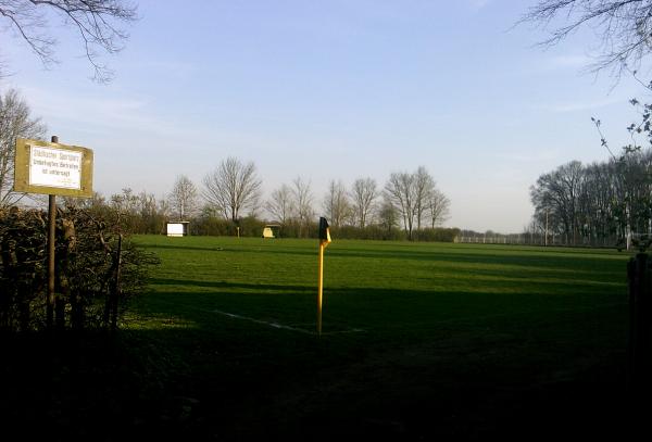 Sportplatz an der Grundschule - Lübeck-Niendorf