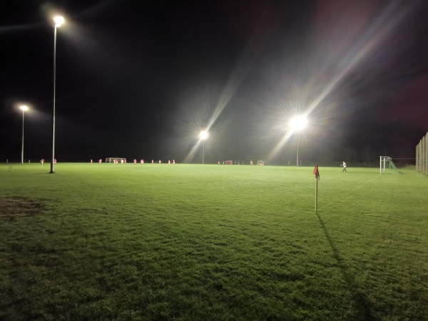 Sportanlage Am Ehrenmal - Jevenstedt-Nienkattbek