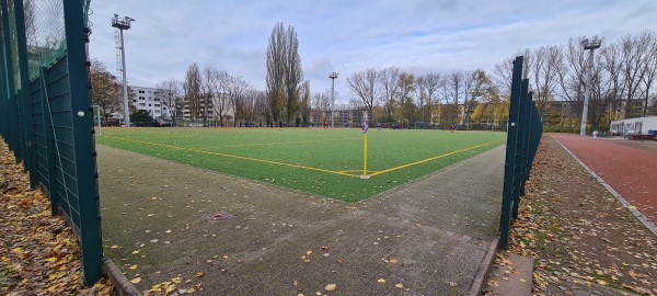 Sportplatz Dolgenseestraße - Berlin-Rummelsburg