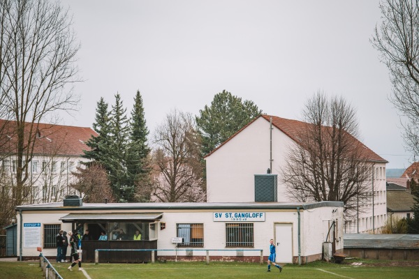 Sportplatz Hinter der Schule - St. Gangloff