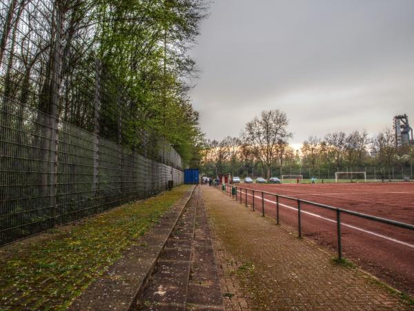 Sportplatz Am Beeckbach - Duisburg-Bruckhausen