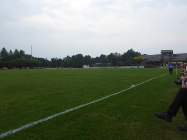 Platz am Vereinsheim - Vollersode-Bornreihe