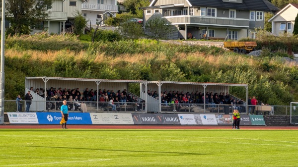 Elnesvågen stadion - Elnesvågen