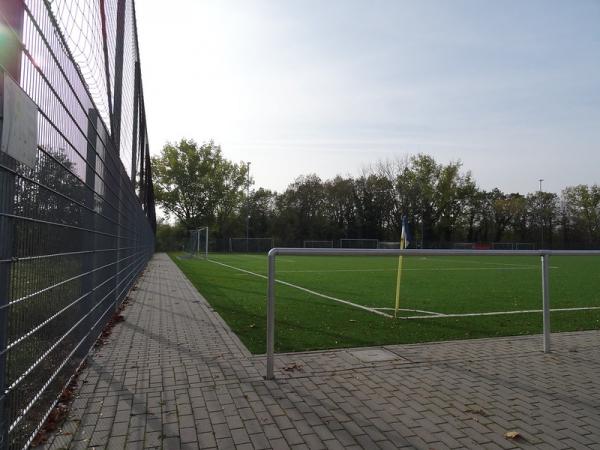 Sportanlage Am Kinderdorf Platz 3 - Halle/Saale-Neustadt