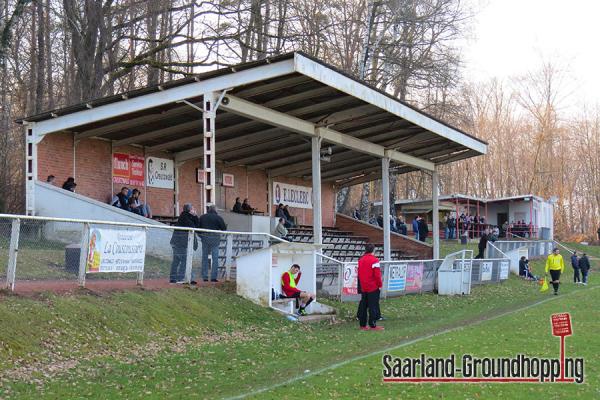 Ehemaliger Zustand: Tribüne abgerissen