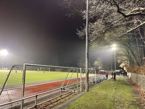 Sportplatz An der Dorfkirche - Berlin-Marienfelde