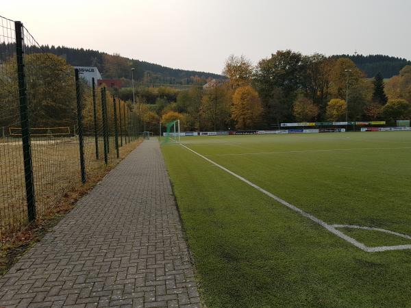 Sportplatz Hofwiese - Lennestadt-Kirchveischede