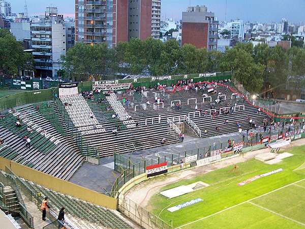 Ferro Carril Oeste, Estadio Arquitecto Ricardo Etcheverri – Los Pincharratas