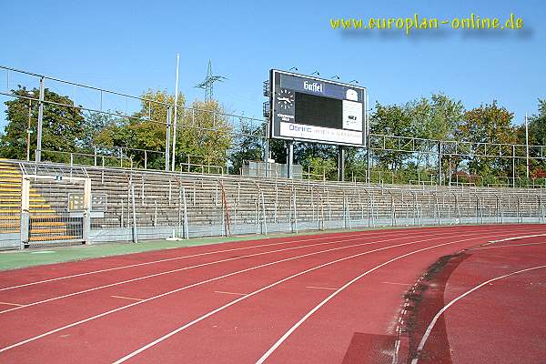 Südstadion im Jean-Löring-Sportpark - Köln-Zollstock