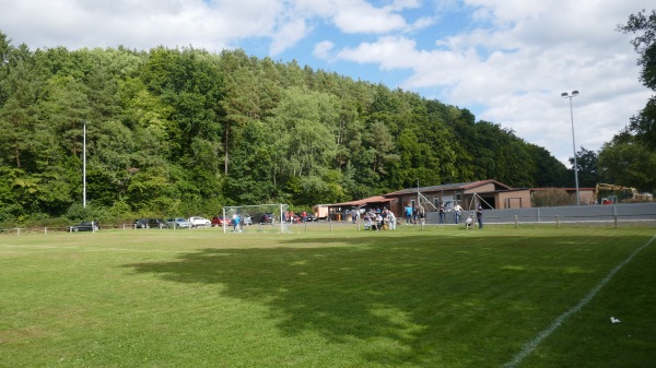Sportplatz am Schwimmbad - Knüllwald-Rengshausen