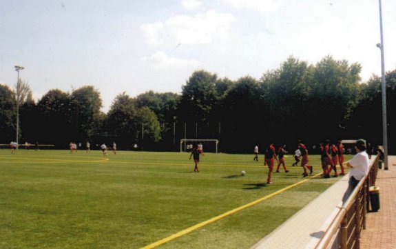 Bezirkssportanlage Furtwängler Straße Platz 2 - Hilden