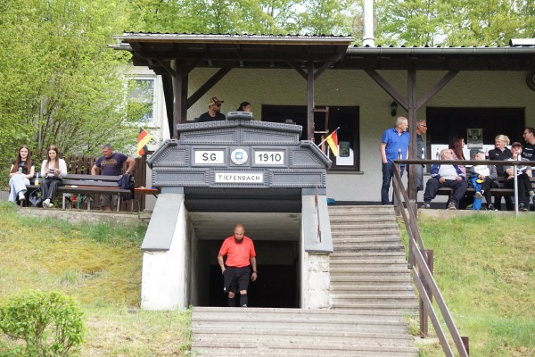 Sportplatz Am Hühnerberg - Braunfels-Tiefenbach