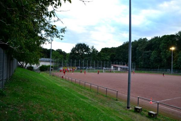 Sportplatz an der Autobahn - Köln-Rodenkirchen