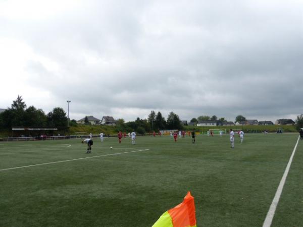 Rolf-Hahn-Stadion - Overath-Heiligenhaus
