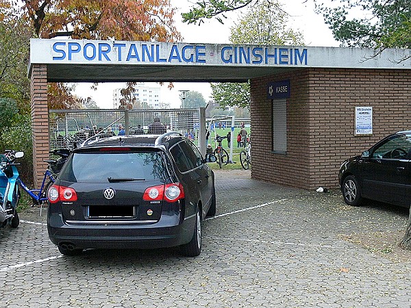 Sportplatz in der Ortsmitte - Ginsheim-Gustavsburg