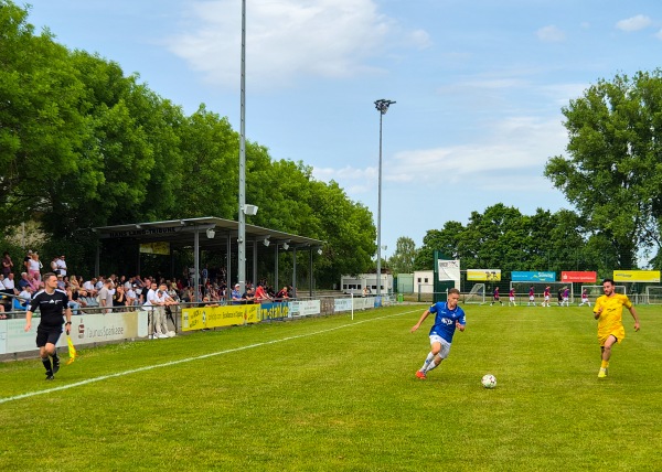 Sportplatz an der Staustufe - Hattersheim/Main-Eddersheim