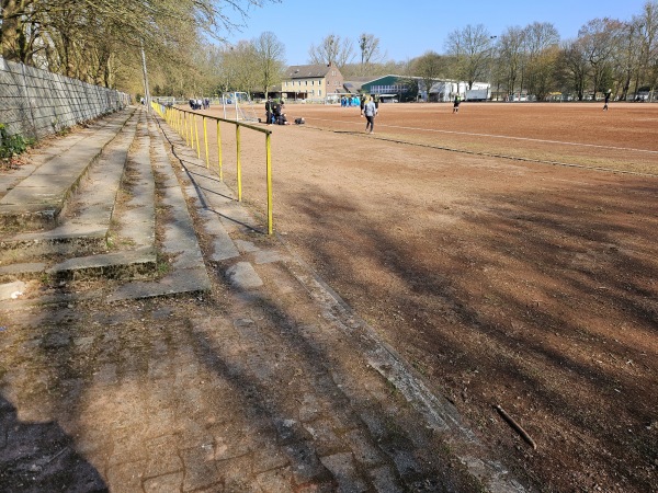 Sportplatz im Schulzentrum Süd - Duisburg-Huckingen