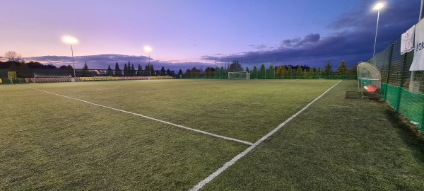 Zespół Szkół im. Józefa Warszewicza w Prószkowie Boisko obok - Prószków