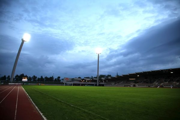 Rudolf-Tonn-Stadion - Schwechat