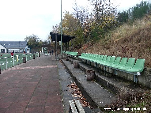 Rolf-Hahn-Stadion - Overath-Heiligenhaus