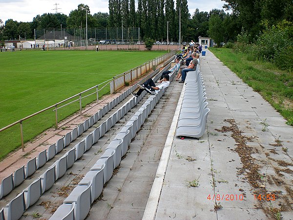 Stadion an der Landesgrenze - Hamburg-Wilhelmsburg