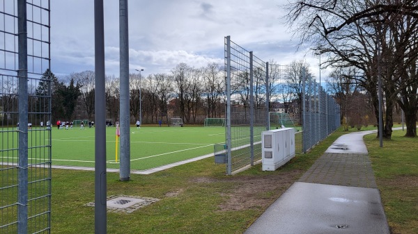 Bezirkssportanlage Surheimer Weg Platz 4 - München-Sendling