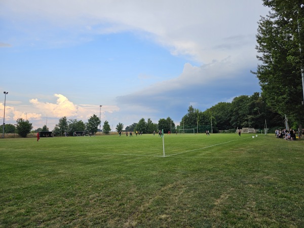 Kastanienstadion Nebenplatz - Tauche-Lindenberg