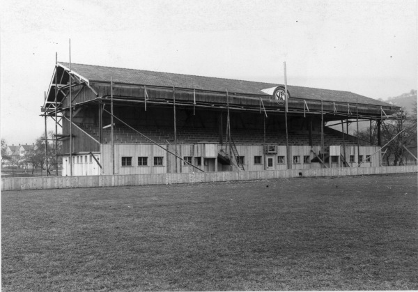 Tribüne im Bau
