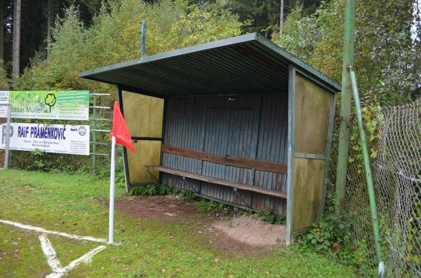 ehemalige Wechselbank dient nun als Tribüne