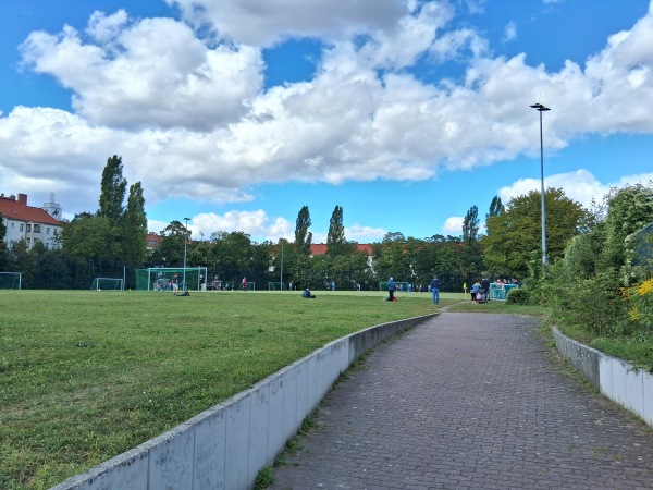 Friedrich-Ebert-Stadion Nebenplatz 2 - Berlin-Tempelhof