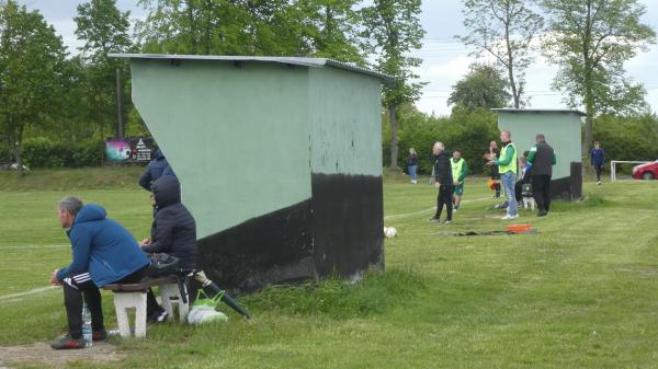 Boisko w Lubiechni Wielkiej obok - Lubiechnia Wielka