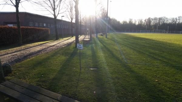 Flesnburger Stadion Platz hinter der Tribüne - Flensburg