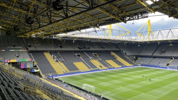 Signal-Iduna-Park - Dortmund-Westfalenhalle
