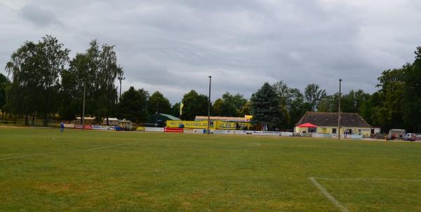 Sportplatz Am Schloßpark - Ausleben-Ottleben