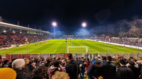 Stadion im Sportpark Höhenberg - Köln-Höhenberg