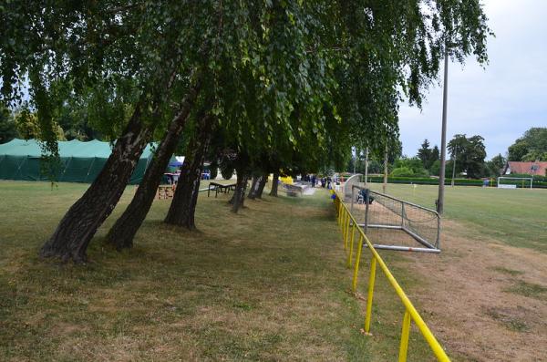 Sportplatz Am Schloßpark - Ausleben-Ottleben