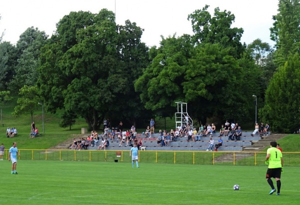 Fotbalove hřiště Hrušovany nad Jevišovkou - TJ Cukrovar Hrušovany nad Jevišovkou